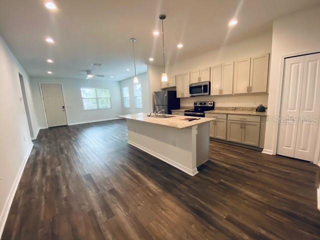 Building Photo - 1325 James Ave S