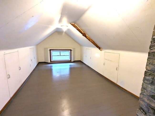 Building Photo - KK - 3205/07 N Bartlett