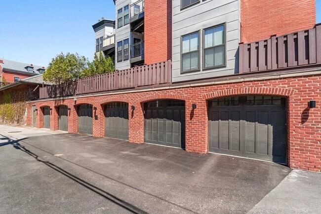 Building Photo - 32 Rutland St