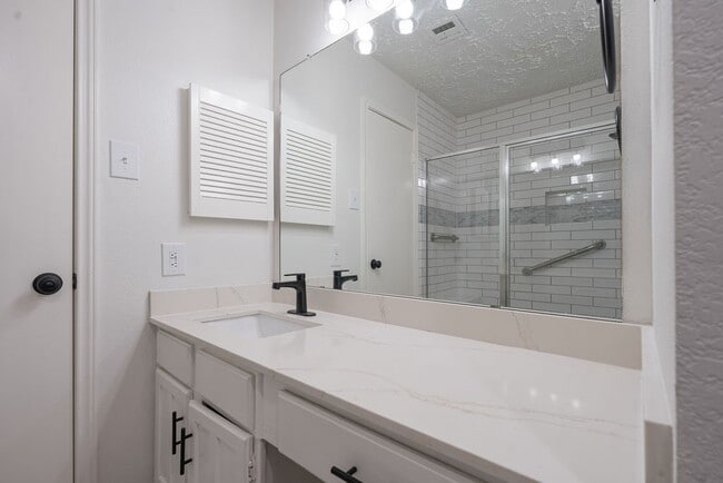 Building Photo - 16127 Olive Glen Dr