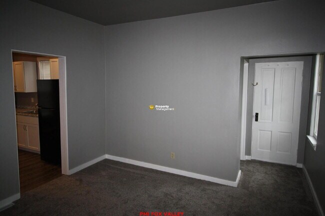 Building Photo - NICE 2 bedroom lower Month to Month lease