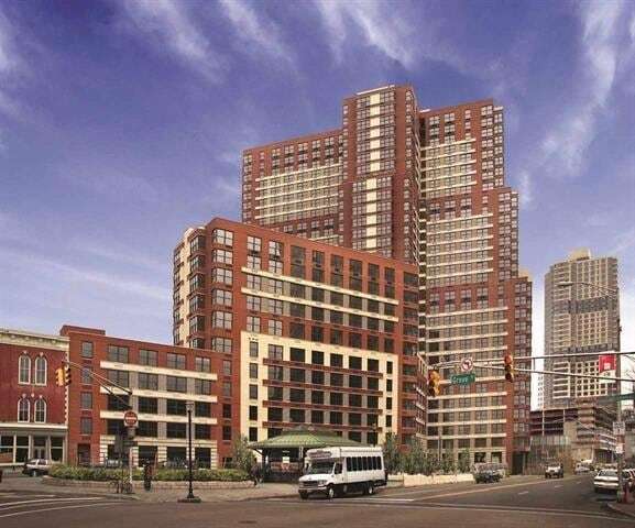 Building Photo - 102 Christopher Columbus Dr