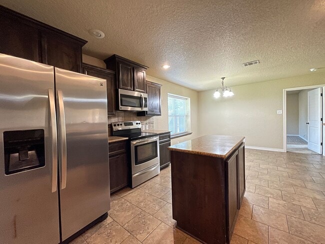 Building Photo - 601 W Little Dipper Dr