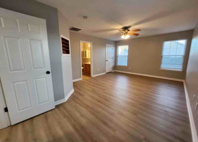 Building Photo - 150 Valdez Cir