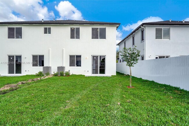 Building Photo - 22555 SW 125th Ave