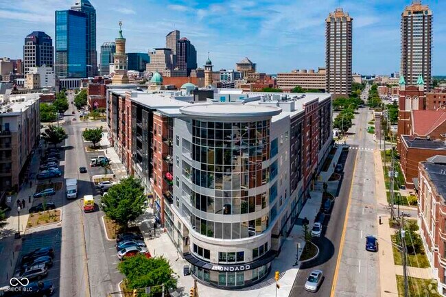 Building Photo - 592 E Vermont St