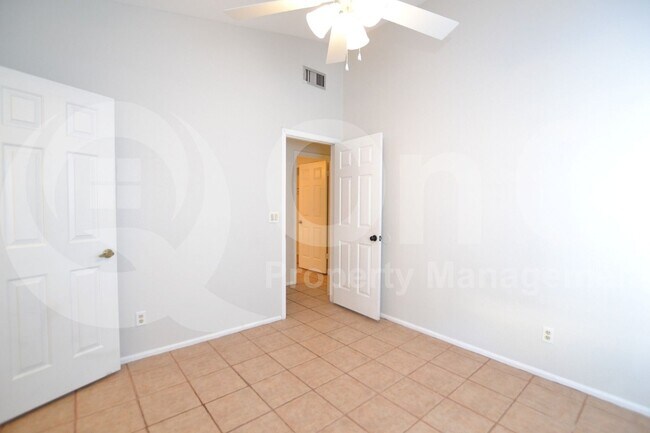 Building Photo - 2409 W Marlboro Dr