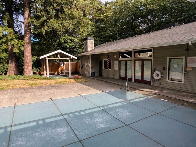 Building Photo - Location near pool, ground level, Covered ...