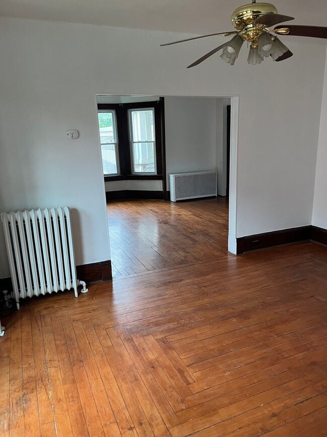 Building Photo - 2 Bedroom Apartment