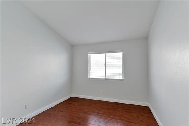 Building Photo - Fresh & Clean Single-Story Home in Gated C...