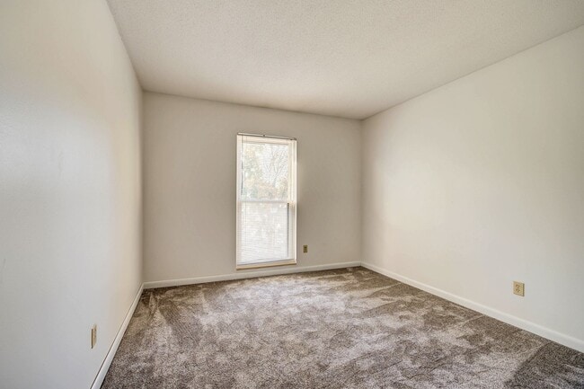 Building Photo - Live the Lake Lifestyle! 3-bedroom, 1.5-bath Condo