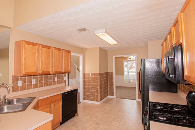 Building Photo - Beautiful 3 Bed, 2 Bath In Well Maintaine Community