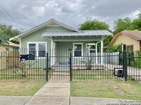 Building Photo - Dignowity Craftsman 2 bedroom, 2 Bathroom,...