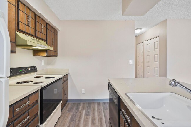 Building Photo - 608 Crown Ridge Dr