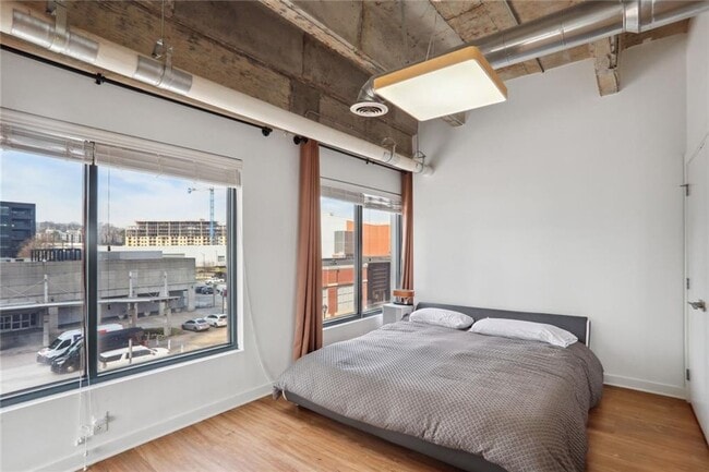 Building Photo - 70-73 500