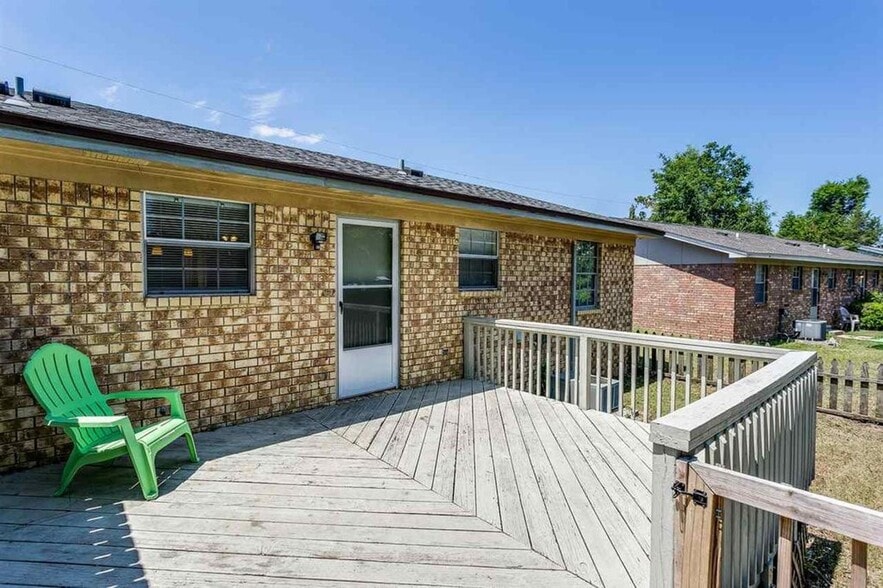 Building Photo - 4800 Tradewinds Dr