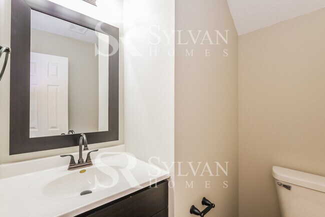 Building Photo - This lovely 4BR, 2.5BA home is move-in ready