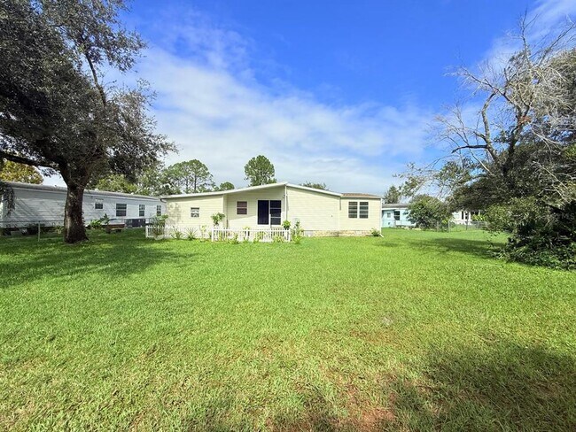 Building Photo - 220 Ellsworth Dr