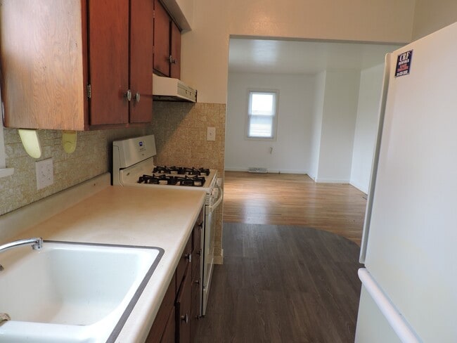 Building Photo - 2 bedroom, 1 bath house
