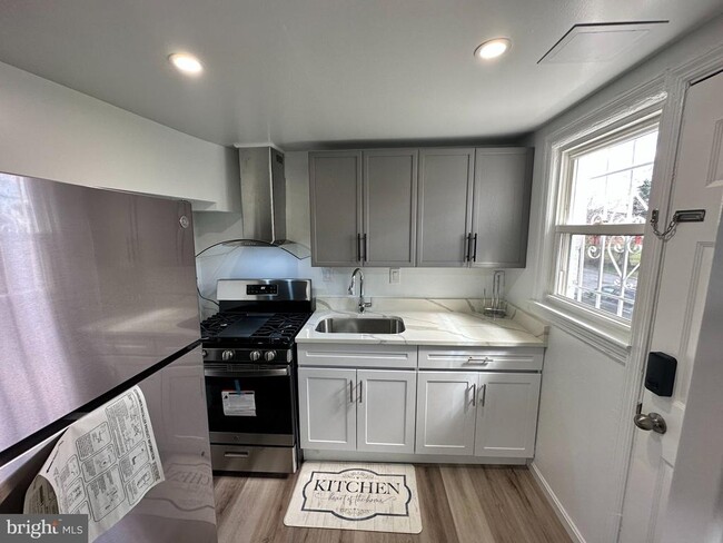 Building Photo - 2627 Colebrooke Dr