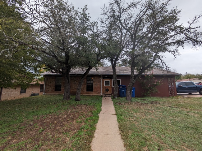 Building Photo - 933 Edwards St