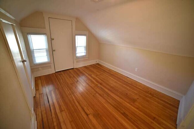 Building Photo - 1201 Brush Creek Blvd