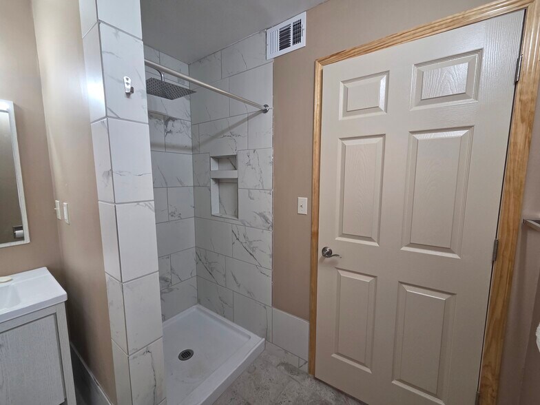 Building Photo - 414 Perrin St