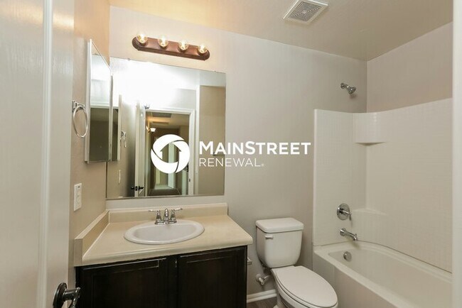 Building Photo - 4 Bedroom Pet-Friendly Home in Phoenix, AZ with Main Street Renewal