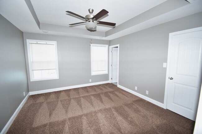 Building Photo - 3 Bedroom Pet Friendly Home For Rent in Chalet Hills!