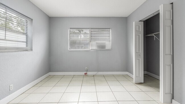 Building Photo - 626 SW 14th Ave