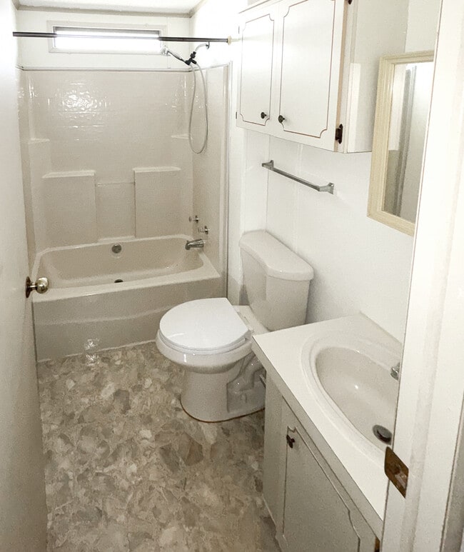 Building Photo - 1601 US-441