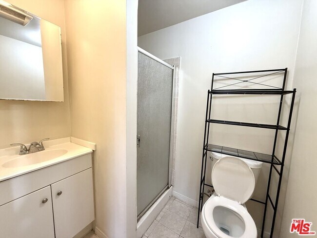 Building Photo - 364 N San Vicente Blvd