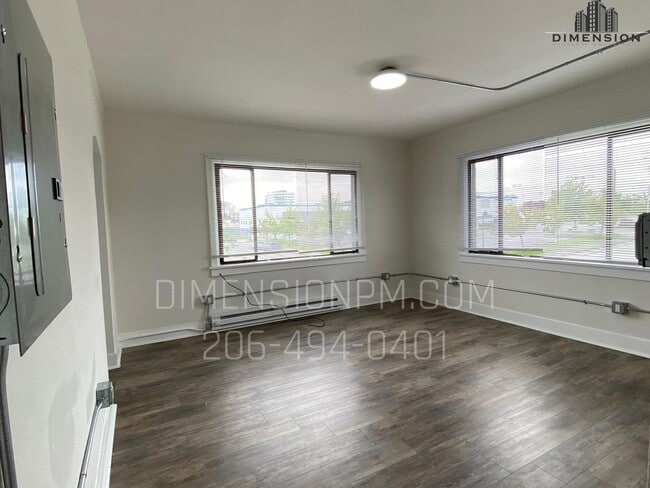 Interior Photo - 2331 Rockefeller Ave