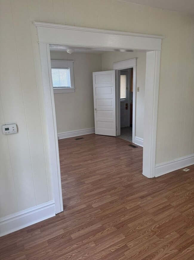 Building Photo - 3 bedroom, 1 bath, 2 story single family house