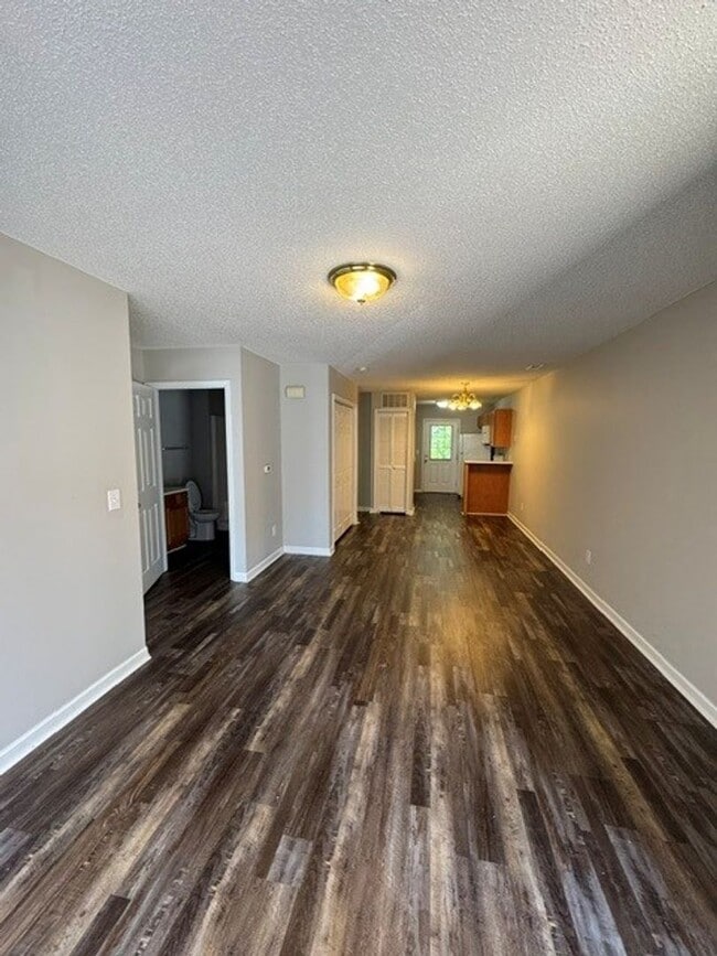 Building Photo - ***** $200 OFF FIRST MONTH RENT *****