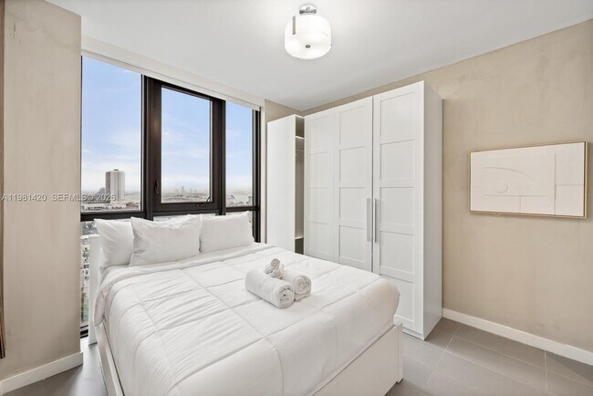 Building Photo - 1600 NE 1st Ave