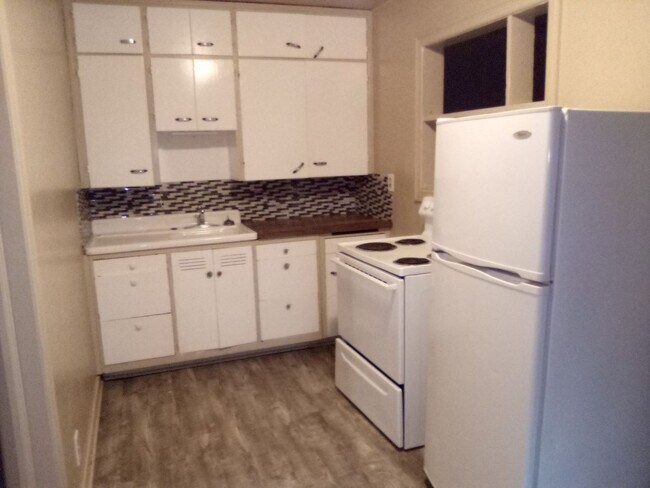 Building Photo - LOWER SOUTH HILL GEM NEAR ROCKET BAKERY