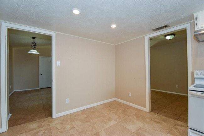 Building Photo - 8515 Riverside Walk Ln