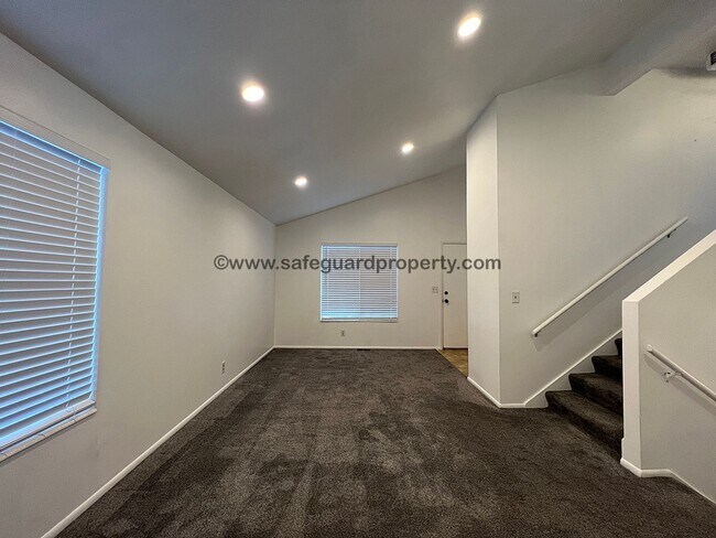 Building Photo - Charming 3-Bedroom Duplex w/ Garage & Shared Yard