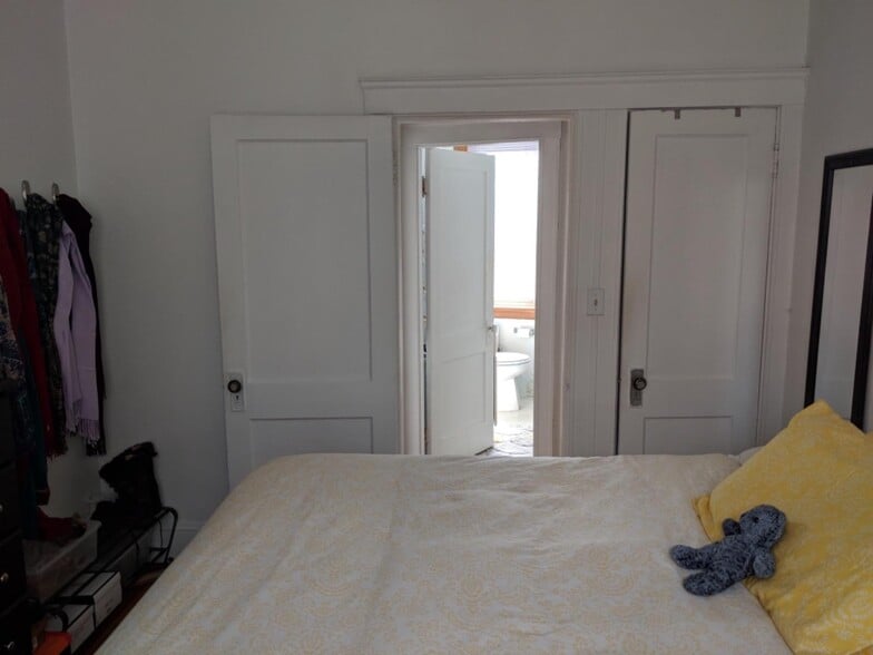 Building Photo - 104 Hancock St