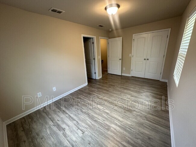 Building Photo - 308 Dill Ln