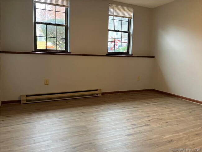 Building Photo - 65 Aspetuck Vlg