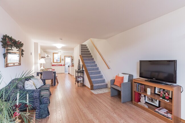 Building Photo - 3 W 1st Ave