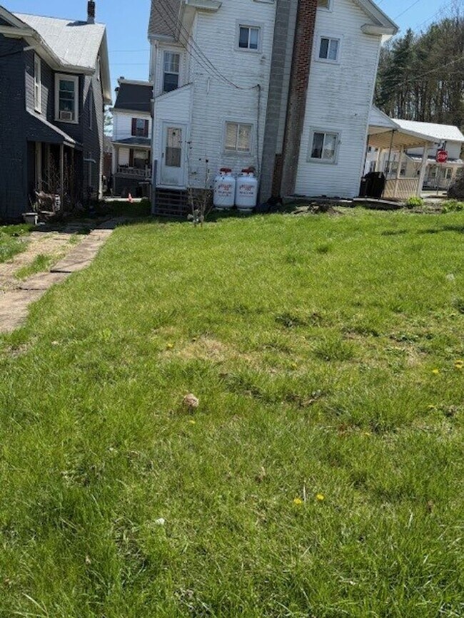 Building Photo - 438 Mulberry St