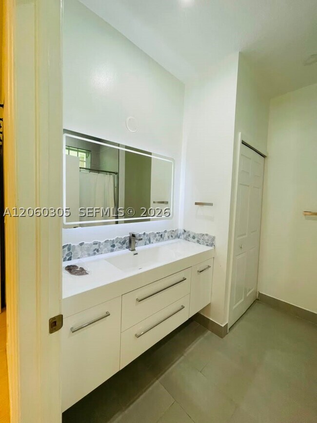 Building Photo - 790 SW 107th Ave
