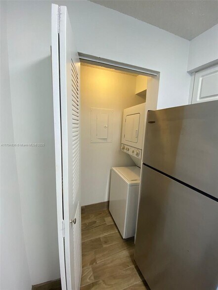 Building Photo - 12148 Saint Andrews Pl