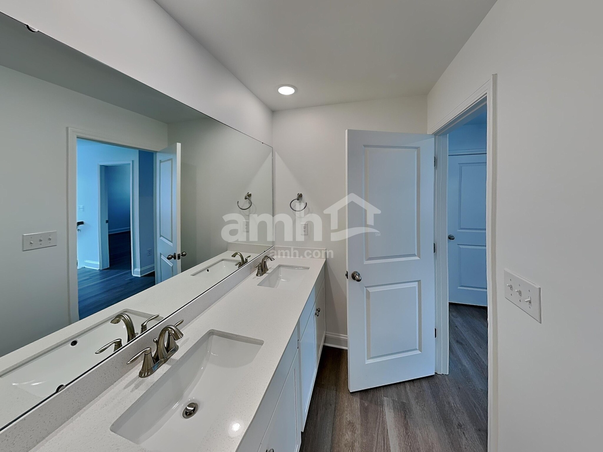 Building Photo - 5002 Twin River Dr