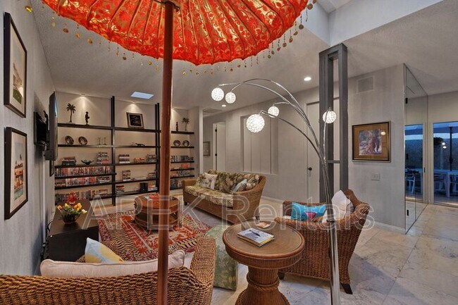 Building Photo - 1317 E Amado Rd