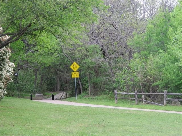 Building Photo - 1010 Westwood Ct