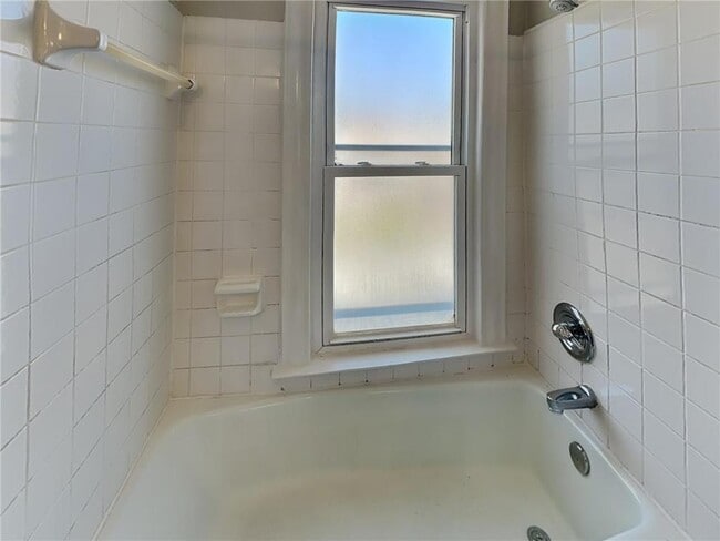 Building Photo - 4042 Clinton Ave